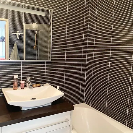 Appartement On Place Des Marquises,