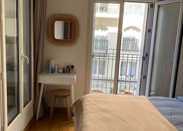 On Place Des Marquises, شقة *