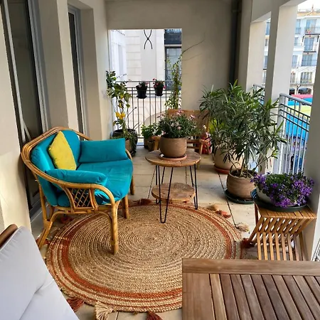 On Place Des Marquises, Apartment